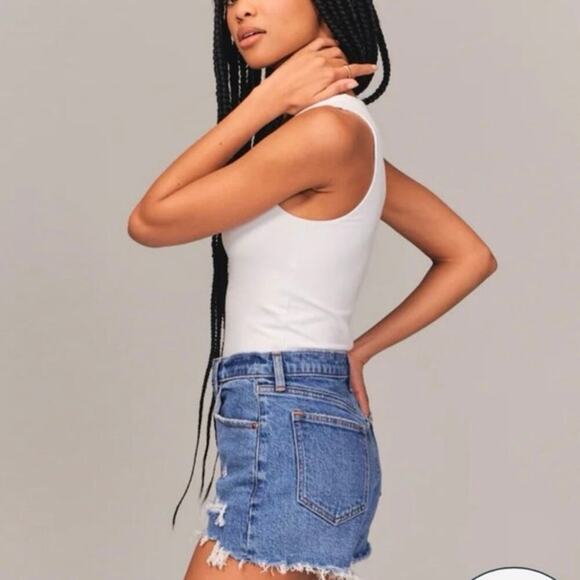 Abercrombie & Fitch Curve Love High Rise Mom Short Distressed Denim Size 25/0 - Picture 3 of 9